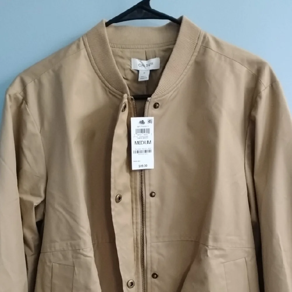 NWT 😍 On 34th Women's Tan Bomber Jacket Size Medium 💜 - Picture 4 of 7